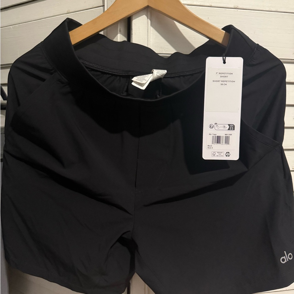 ALO Yoga Black Men’s Shorts